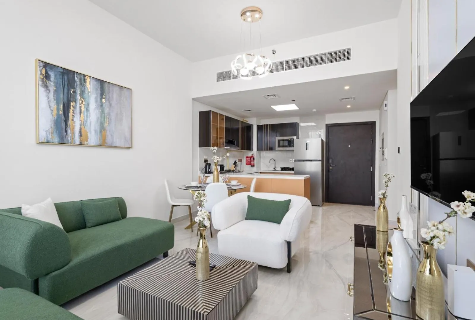 A Sophisticated 2Br Stay W Study In Gemz-9 Dubai Apartment